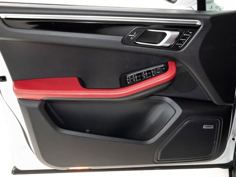 Used 2022 Porsche Macan AWD/4WD image 11