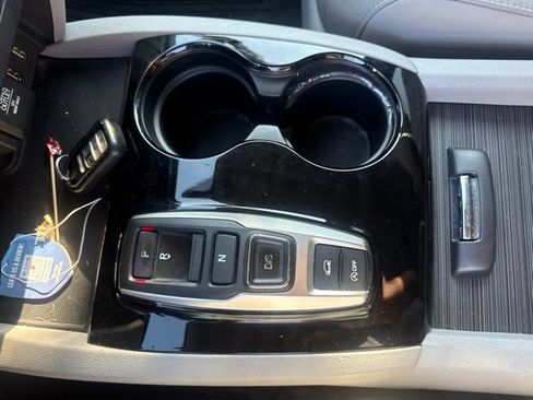 Used 2016 Honda Pilot Touring image 18