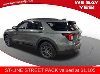 Used 2025 Ford Explorer ST-Line w/ ST-Line Street Pack video 3