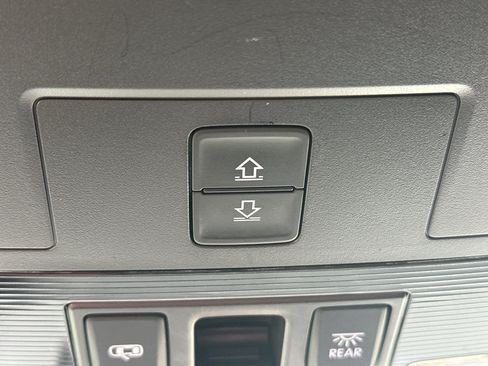 Used 2022 Volkswagen Atlas Cross Sport SEL R-Line AWD/4WD image 26