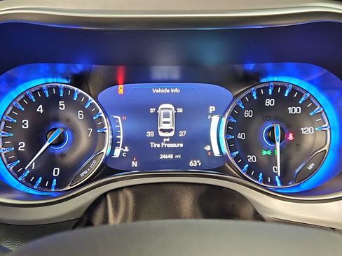 Used 2025 Chrysler Pacifica Limited FWD image 21