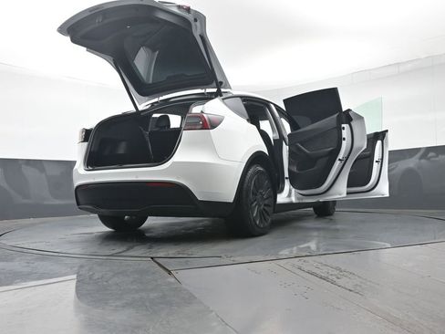 Used 2021 Tesla Model Y Long Range image 49