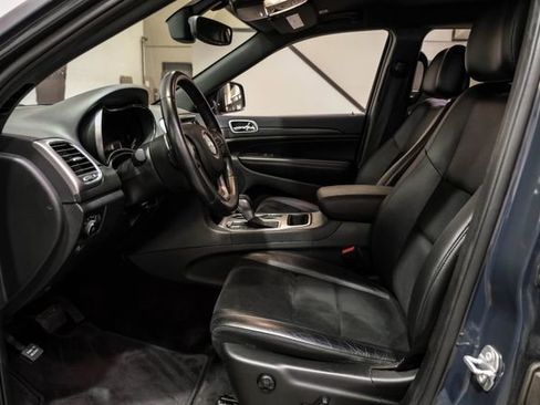 Used 2017 Jeep Grand Cherokee Altitude AWD/4WD image 4