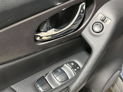 Used 2015 Nissan Rogue SV AWD/4WD image 20