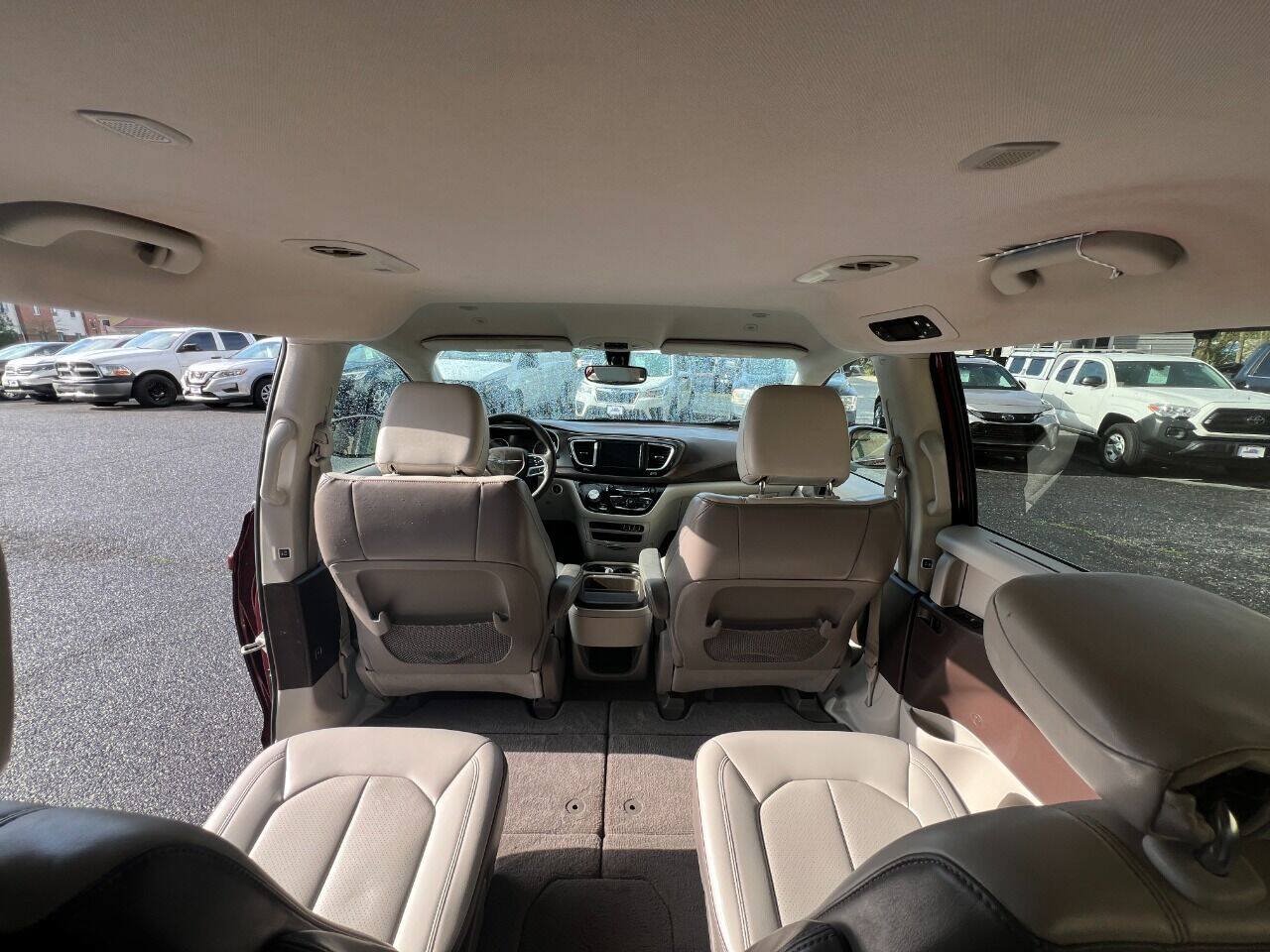 Used 2021 Chrysler Voyager Lxi FWD image 25