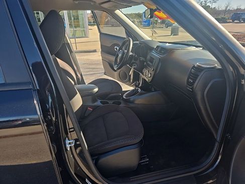 Used 2015 Kia Soul image 35