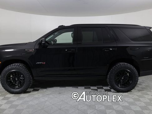 Used 2025 GMC Yukon AT4 Ultimate w/ LPO, Illumination Package AWD/4WD image 8