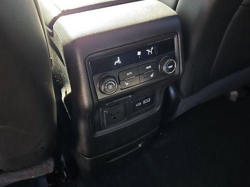 Used 2023 GMC Acadia Denali image 16