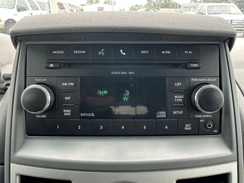 Used 2010 Chrysler Town & Country Touring FWD image 15