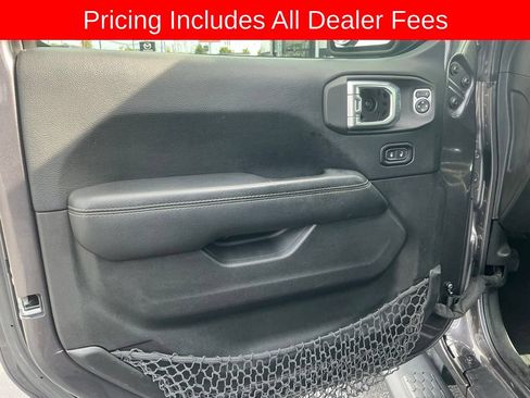 Used 2018 Jeep Wrangler Unlimited Sahara AWD/4WD image 9