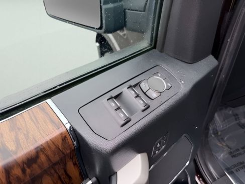 Used 2020 Ford F150 Lariat image 23