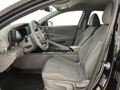 Used 2024 Hyundai Elantra SE FWD image 12