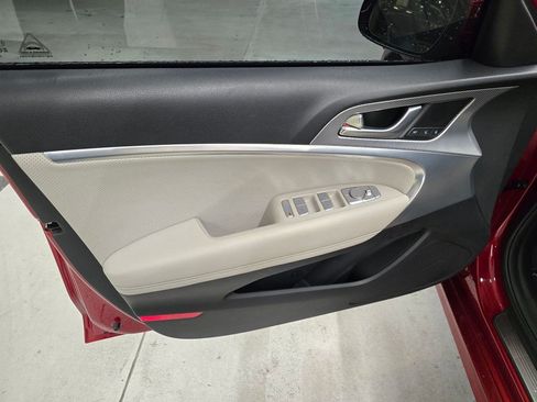 Used 2022 Genesis G70 3.3T AWD/4WD image 13