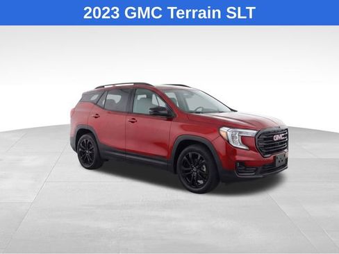 Used 2023 GMC Terrain SLT w/ Infotainment Package II image 2