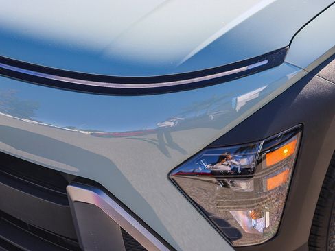 Used 2025 Hyundai Kona SEL image 5