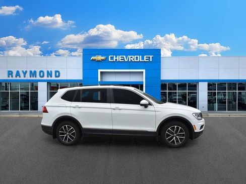Used 2021 Volkswagen Tiguan SE FWD image 2