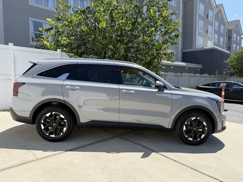 New 2025 Kia Sorento S w/ Panoramic Sunroof Package image 2