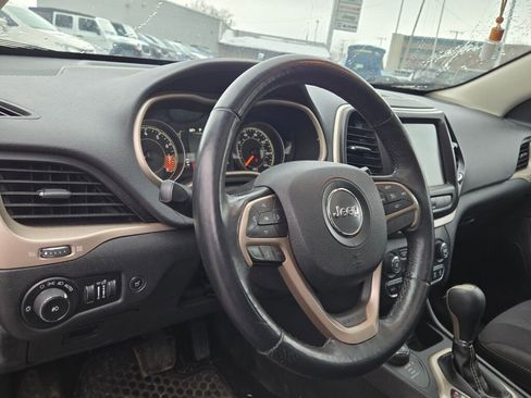 Used 2015 Jeep Cherokee Latitude w/ Comfort/Convenience Group image 13