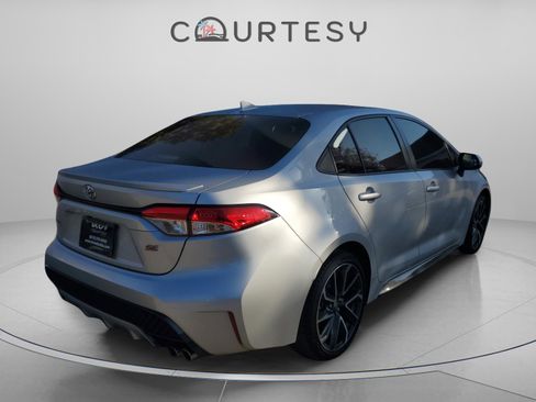 Used 2022 Toyota Corolla SE image 3