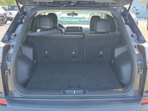 Used 2019 Jeep Cherokee Latitude Plus w/ Cold Weather Group AWD/4WD image 12