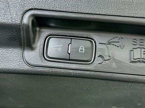Used 2025 Ford Explorer ST-Line w/ ST-Line Street Pack AWD/4WD image 31