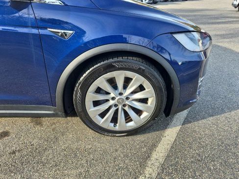 Used 2018 Tesla Model X 75D image 12