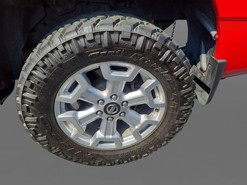 Used 2021 Nissan Titan SV w/ SV Convenience Package AWD/4WD image 8