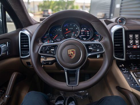 Used 2018 Porsche Cayenne GTS AWD/4WD image 6