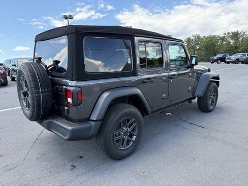 Used 2024 Jeep Wrangler Sport S image 5