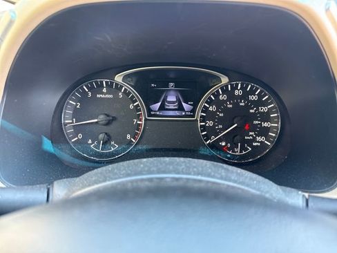 Used 2016 Nissan Pathfinder Platinum w/ Family Entertainment Package FWD image 27