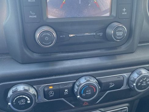 Used 2018 Jeep Wrangler Unlimited Sport S AWD/4WD image 2