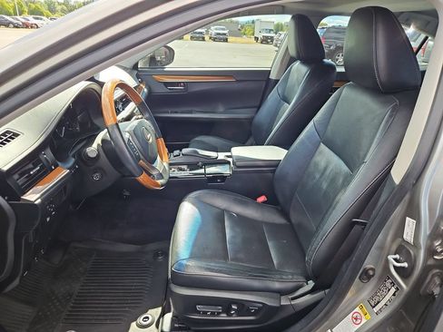 Used 2015 Lexus ES 300h w/ Navigation System Package FWD image 21