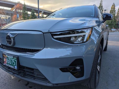 Used 2023 Volvo XC40 Recharge Plus image 10