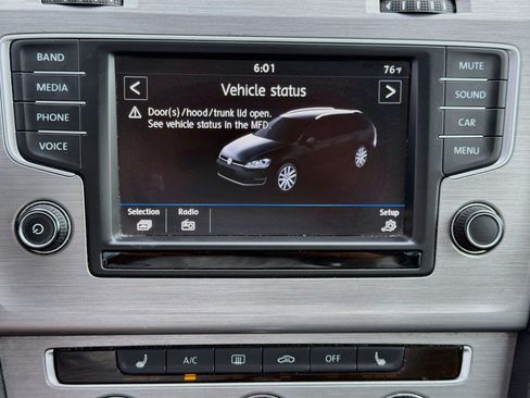 Used 2017 Volkswagen Golf S FWD image 32