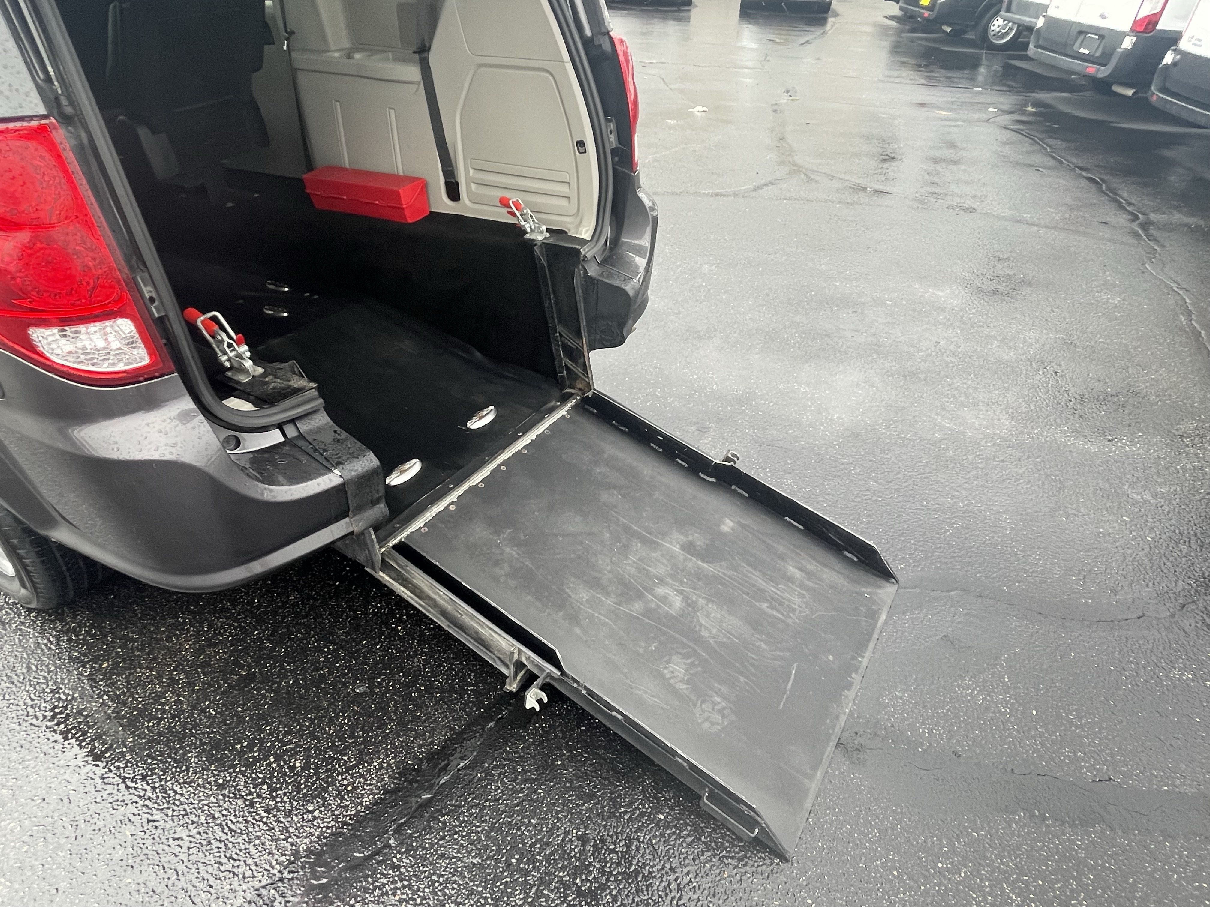 Used 2020 Dodge Grand Caravan SE FWD image 10