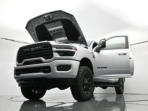 New 2026 RAM 2500 Laramie AWD/4WD image 31