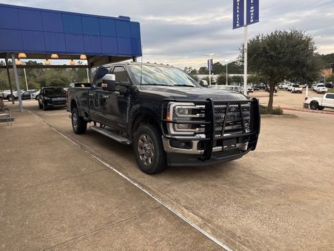 Used 2025 Ford F350 Lariat w/ Chrome Package image 2