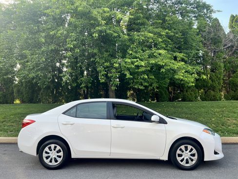 Used 2017 Toyota Corolla L w/ Carpet Mat Package (TMS) FWD image 39