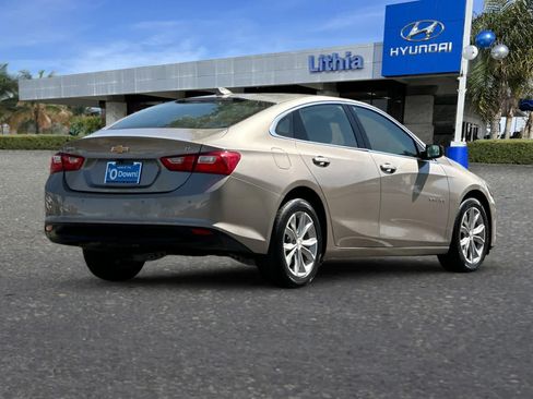 Used 2025 Chevrolet Malibu LT FWD image 3