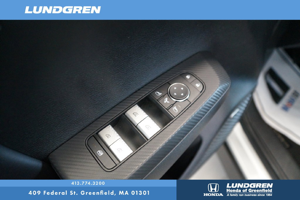 Used 2025 Mitsubishi Outlander AWD image 16