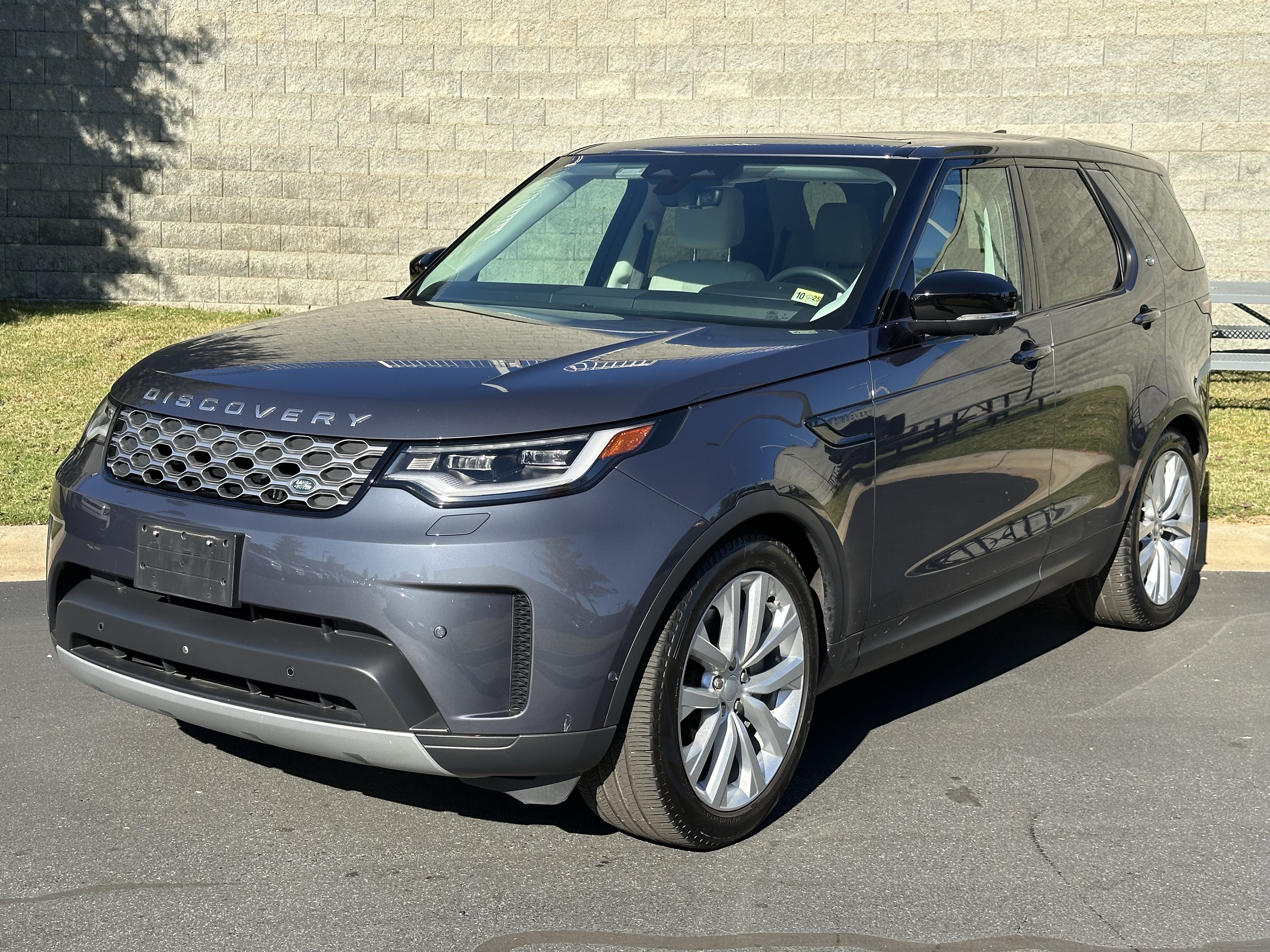 Certified 2024 Land Rover Discovery S AWD/4WD image 2