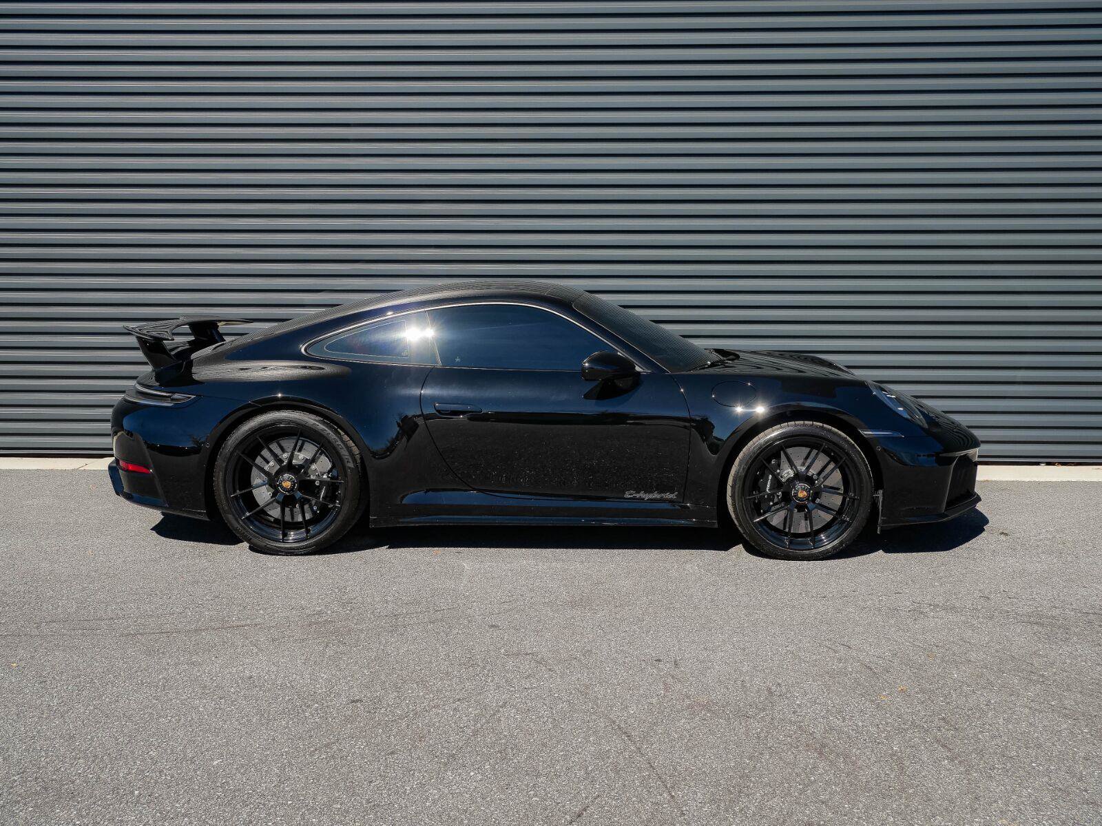 Used 2025 Porsche 911 Carrera 4 GTS AWD/4WD image 23