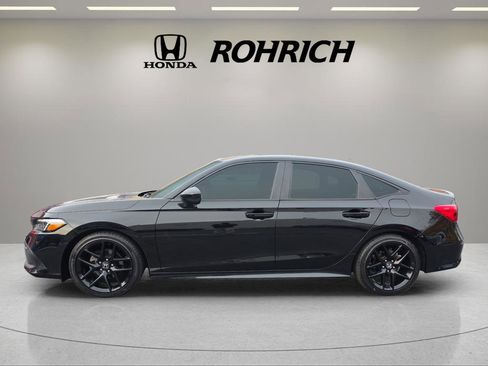 Used 2023 Honda Civic Sport image 2