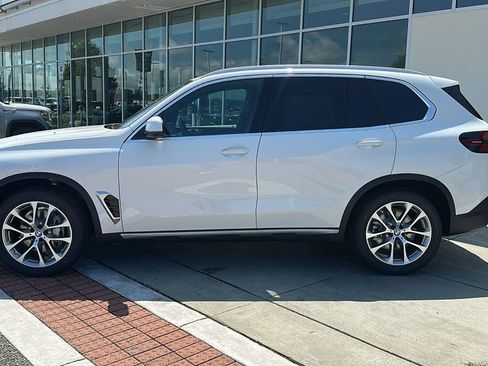 Used 2026 BMW X5 xDrive40i w/ Premium Package AWD/4WD image 3