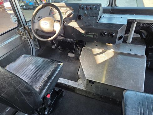 Used 2017 Ford E-350 and Econoline 350 Super Duty w/ A/C Prep Package RWD image 25