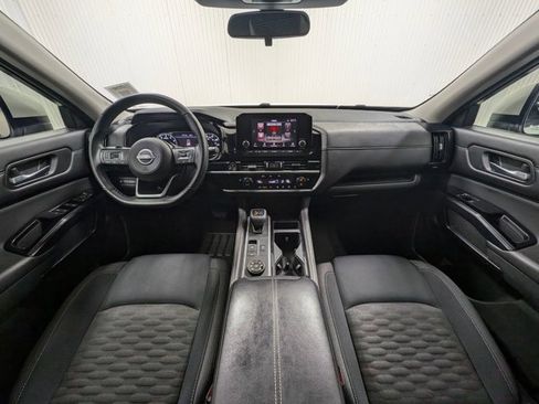 Used 2022 Nissan Pathfinder SV w/ SV Black Package image 2