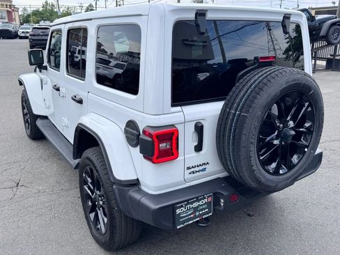 Used 2025 Jeep Wrangler Unlimited Sahara AWD/4WD image 5