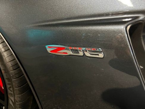 Used 2013 Chevrolet Corvette Z06 w/ 3LZ Preferred Equipment Group image 23