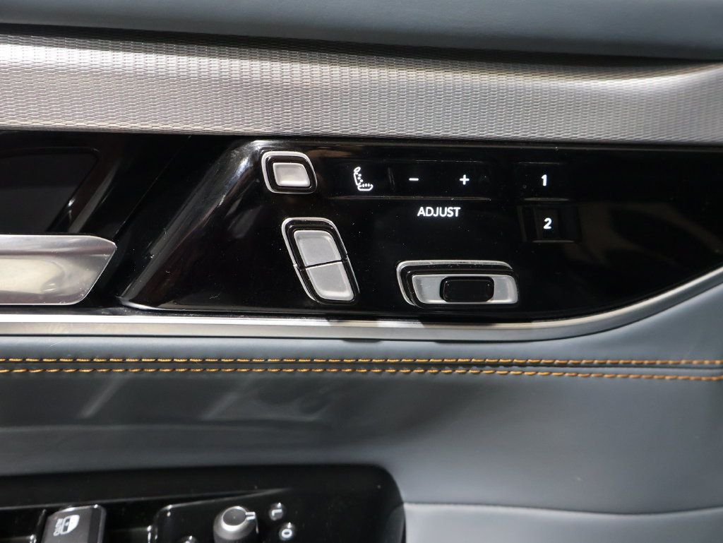 Used 2022 Jeep Grand Wagoneer Series III AWD/4WD image 12