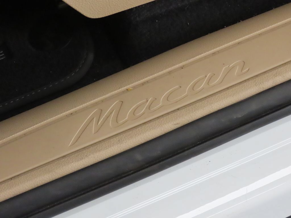 Certified 2026 Porsche Macan AWD/4WD image 42